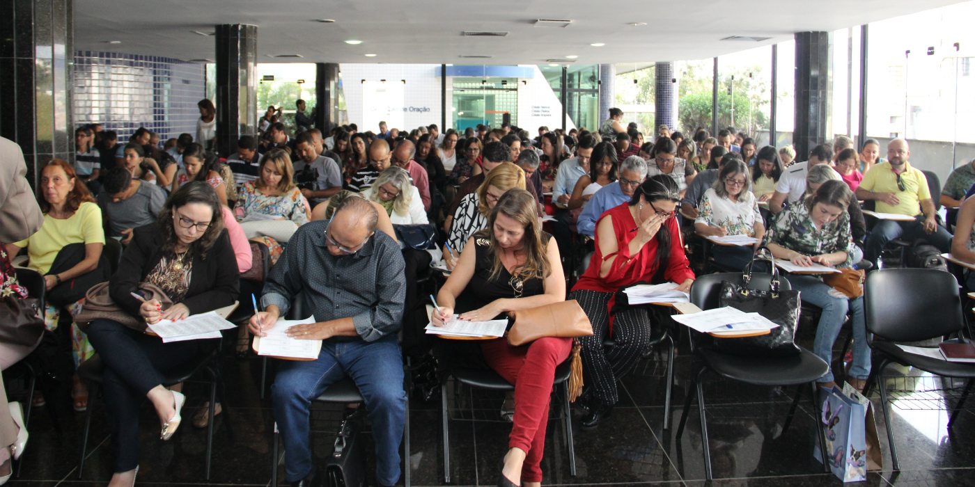 alunos do curso de pós-graduação latu sensu de especialização em Gestão Pública e Controle com Foco em Resultados, da Escola de Contas